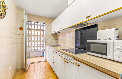 Santa Pola Apartamento | Apartamento 'Sunflower Siroco' con balcón, Wi-Fi y aire acondicionado