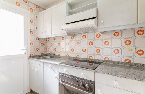 Santa Pola Apartamento | Apartamento 'Girasol Salamanca' con balcón, Wi-Fi y aire acondicionado