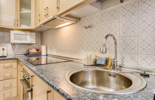 Santa Pola Apartamento | Apartamento 'Girasol Ronda' con terraza compartida y Wi-Fi