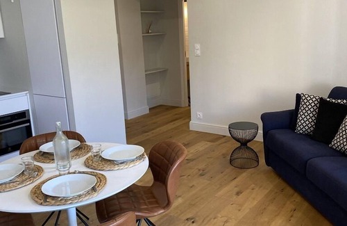 Corte Apartamento | Apartamento-Superior-Baño con bañera-Terraza