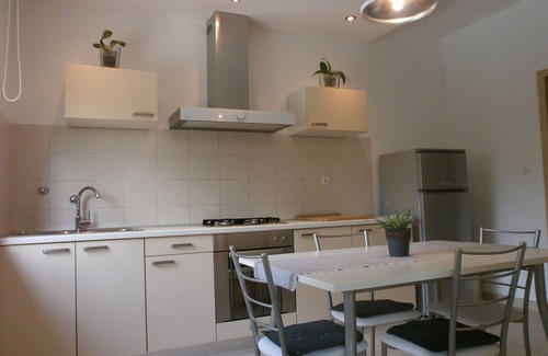 Rakalj Apartamento | Apartamento rodeado de vegetación mediterránea