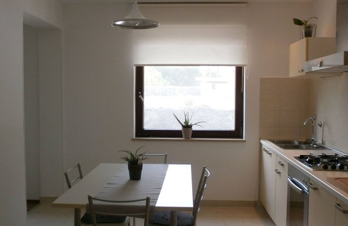 Rakalj Apartamento | Apartamento rodeado de vegetación mediterránea