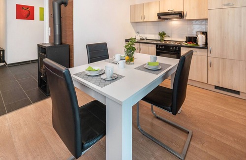 Loffenau Apartamento | Apartamento 'Talblick' con vistas a la montaña, terraza privada y Wi-Fi