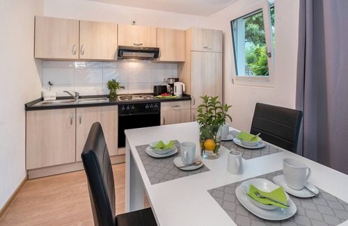 Loffenau Apartamento | Apartamento 'Talblick' con vistas a la montaña, terraza privada y Wi-Fi