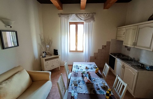 Fornole Apartamento | Apartamento 'Tenuta Marchesi Fezia - 1' con piscina compartida, Wi-Fi y aire acondicionado