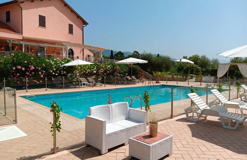 Fornole Apartamento | Apartamento 'Tenuta Marchesi Fezia - 1' con piscina compartida, Wi-Fi y aire acondicionado