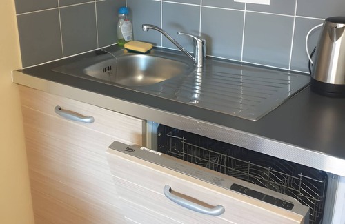 Allos Apartamento | Apartamento 'Terrasses De Labrau - Res Piscina' con vistas a la montaña y balcón