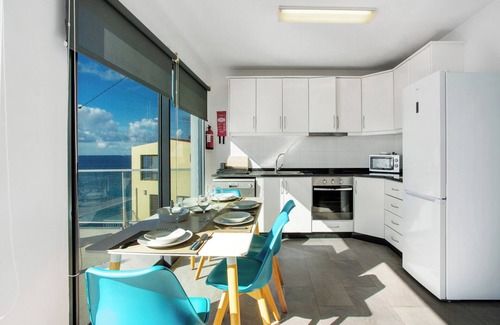 Jardim do Mar Apartamento | Apartamento 'The Wave House - Two Bedroom' con vistas al mar, Wi-Fi y aire acondicionado.