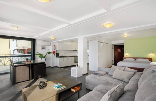Jardim do Mar Apartamento | Apartamento 'The Wave House - Seaside Haven' con vistas al mar, Wi-Fi y aire acondicionado.