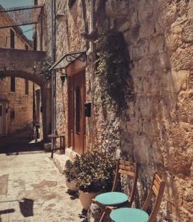 Cove Rogacic Apartamento | Apartment Tia Vis