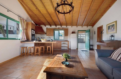 Buen Paso Casa | Apartamento vacacional 'Tily' con vistas al mar, terraza y Wi-Fi