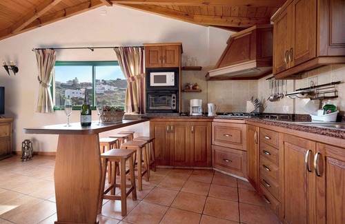Buen Paso Casa | Apartamento vacacional 'Tily' con vistas al mar, terraza y Wi-Fi