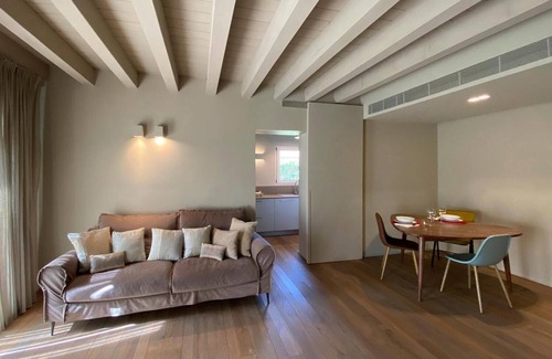 Ponti sul Mincio Apartamento | Apartment 'Time To Relax Resort - Melograno' with Shared Pool, Wi-Fi and Air Conditioning