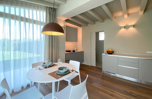 Ponti sul Mincio Apartamento | Apartment 'Time To Relax Resort - Ulivo' with Shared Pool, Wi-Fi and Air Conditioning