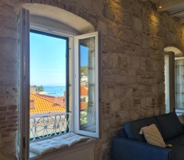 Vis Apartamento | Apartment Tomazina (seaview,central, heritage)