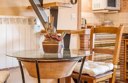 Hinojares Apartamento | Apartamento 'Tomillo' con vistas a la montaña, Wi-Fi y aire acondicionado