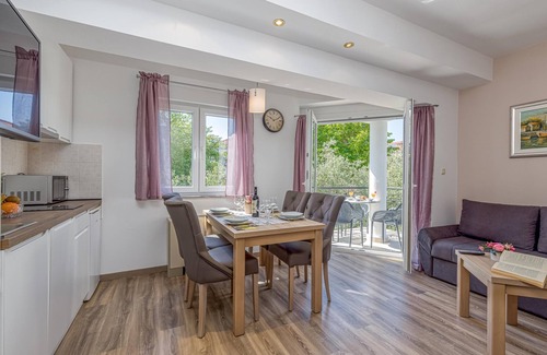 Okrug Gornji Apartamento | Apartment Tonka 220m From the Beach
