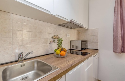 Okrug Gornji Apartamento | Apartment Tonka 220m From the Beach