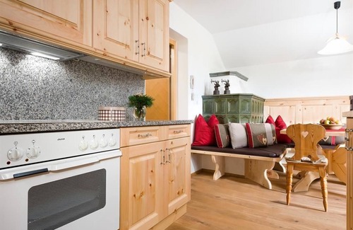 Hoetting Otro | Apartment Top 5 "Zirbennest" - Kasperhof Appartments Innsbruck