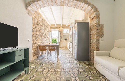 Carloforte Apartamento | Apartamento 'Tra-monti E Mare' con vistas al mar, Wi-Fi y aire acondicionado