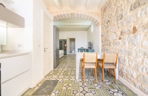 Carloforte Apartamento | Apartamento 'Tra-monti E Mare' con vistas al mar, Wi-Fi y aire acondicionado