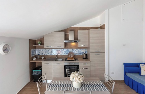 Piazza-Tralia-Pendolo Apartamento | Apartamento 'Tramonto' con vistas a la montaña, Wi-Fi y aire acondicionado