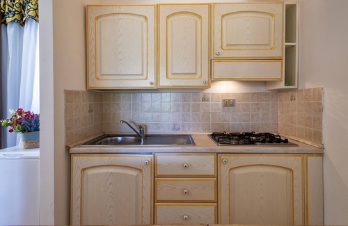Punta De Su Turrione Apartamento | Apartamento 'Trilocale Fiordaliso' con vistas al mar, terraza y piscina compartida