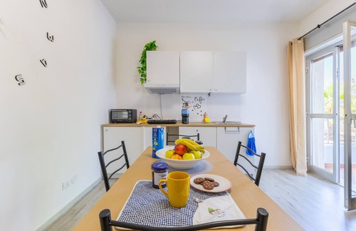 Comiso Apartamento | Apartamento 'Trilocale In Villa Con Piscina' con vistas a la montaña, piscina compartida y Wi-Fi