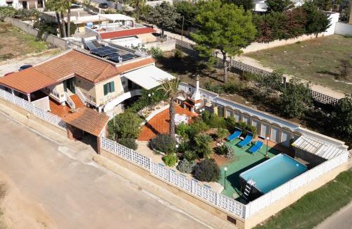 Scala di Furno Casa | Apartment Tritone in Luxury Villa with Shared Pool