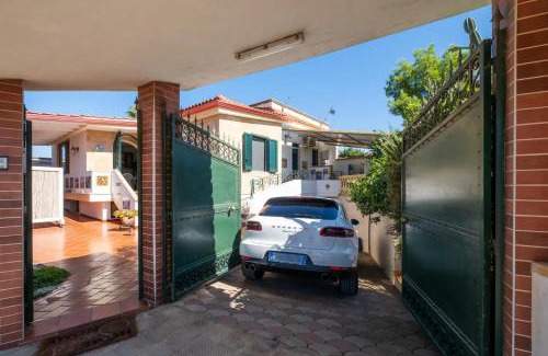Scala di Furno Casa | Apartment Tritone in Luxury Villa with Shared Pool