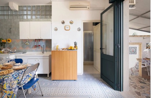 Scala di Furno Casa | Apartment Tritone in Luxury Villa With Shared Pool