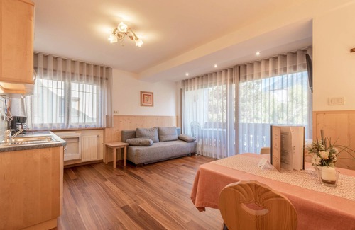 Kastelruth Apartamento | Apartamento "Trocker Kastelruth 3" cerca de Seiser Alm con vistas a la montaña y sauna