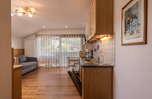 Kastelruth Apartamento | Apartamento "Trocker Kastelruth 8" cerca de Seiser Alm con vistas a la montaña y sauna