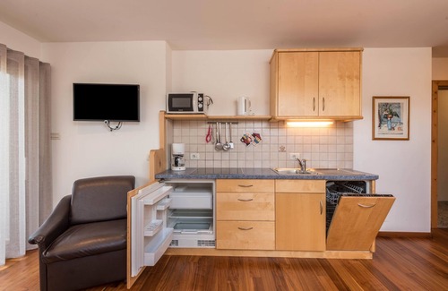 Kastelruth Apartamento | Apartamento "Trocker Kastelruth 8" cerca de Seiser Alm con vistas a la montaña y sauna
