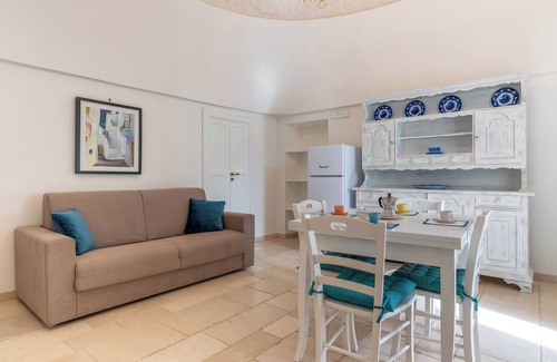 Specchiaruzzo Apartamento | Apartamento 'Trullo Degli Anelli In Masseria' con piscina compartida, Wi-Fi y aire acondicionado