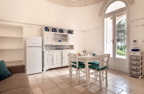 Specchiaruzzo Apartamento | Apartamento 'Trullo Degli Anelli In Masseria' con piscina compartida, Wi-Fi y aire acondicionado