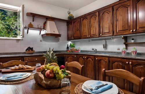 Nerano Apartamento | Apartamento 'Ulivello House' con vistas al mar, Wi-Fi y aire acondicionado