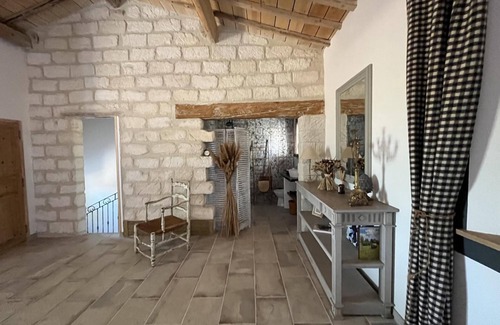 Gallician Casa | Apartment 'Une Maison Dans Un Mas' with Private Pool, Private Terrace and Wi-Fi