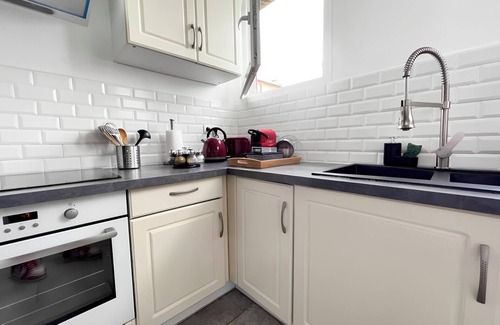 Evreux Apartamento | Apartment 'Une Pause À Evreux Logement Entier' with Wi-Fi