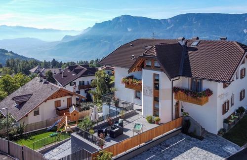 Salonetto Apartamento | Apartamento "Valentin" con vistas a la montaña, Wi-Fi, balcón y jardín