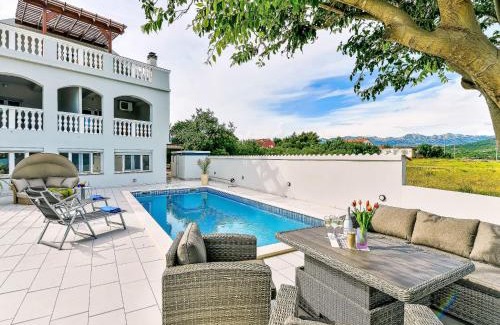 Pridraga Apartamento | Apartment Valentina-1 by Interhome