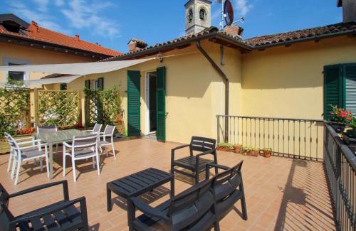 Porto Valtravaglia Apartamento | Apartment Verde by Interhome