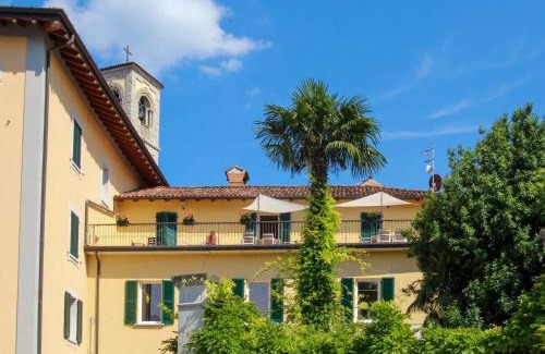 Porto Valtravaglia Apartamento | Apartment Verde by Interhome
