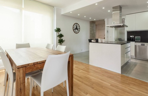 Les Tres Torres Apartamento | Apartment 'Via Augusta' with Wi-Fi and Air Conditioning