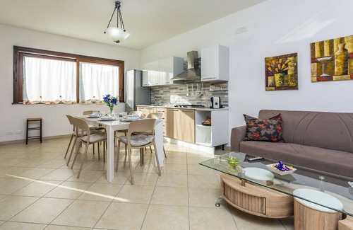 Viagrande Apartamento | Apartamento 'Villa Di Mauro' con vistas a la montaña, piscina privada y aire acondicionado
