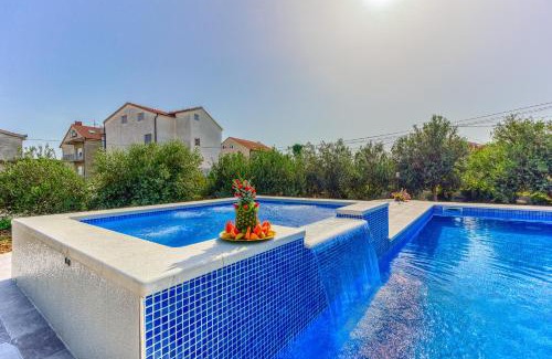 Kastel Kambelovac Apartamento | Apartment Villa Hacijenda with private pool and jacuzzi