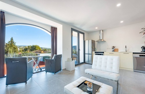 Aigues Apartamento | Apartamento 'Villa Hoy Almendra' con vistas a la montaña, Wi-Fi y aire acondicionado