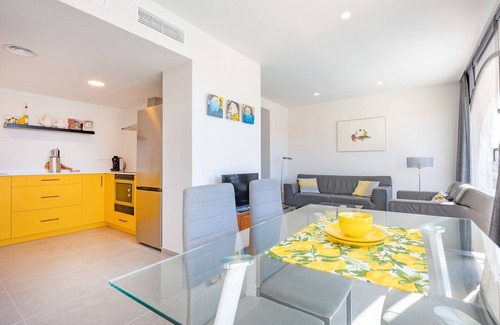 Aigues Apartamento | Apartamento 'Villa Hoy Limón' con vistas a la montaña, Wi-Fi y aire acondicionado