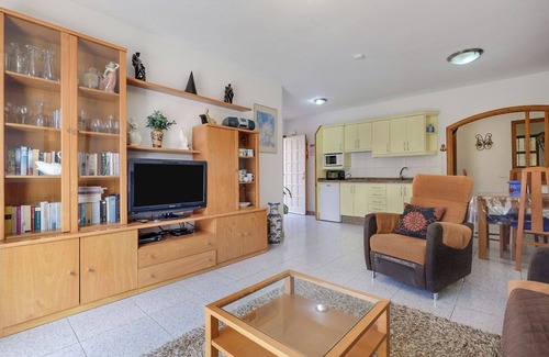 Chayofa Apartamento | Apartamento Villasol que admite mascotas, con piscina, Wi-Fi, terraza, vistas a la montaña y al mar
