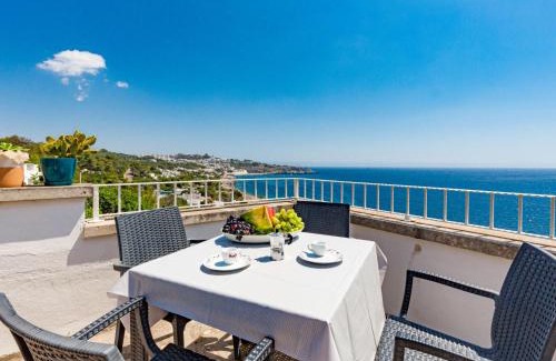 Castro Marina Apartamento | Apartment Villetta Paradiso-1 by Interhome
